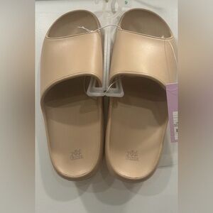 Wild Fable Women’s Slides Slip On Sandals Size 9 Tan New with Tags